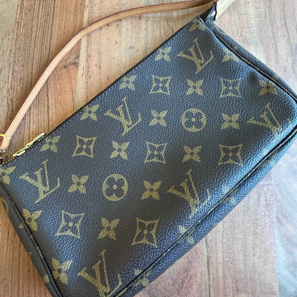 Louis Vuitton monogram pochette accessories
